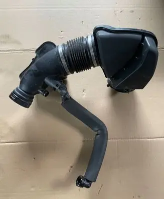 BMW 1 F20 F21 Intake resonator 8601681
