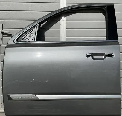 Cadillac Escalade IV Front door