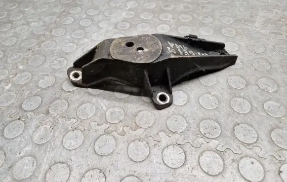 BMW 5 E39 Engine mounting bracket 1096079