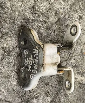 Toyota Avensis T270 Rear door upper hinge 