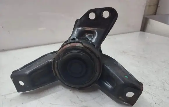 KIA Sportage Engine mount bracket