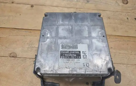 Toyota Corolla E120 E130 Engine control unit/module 8966602110