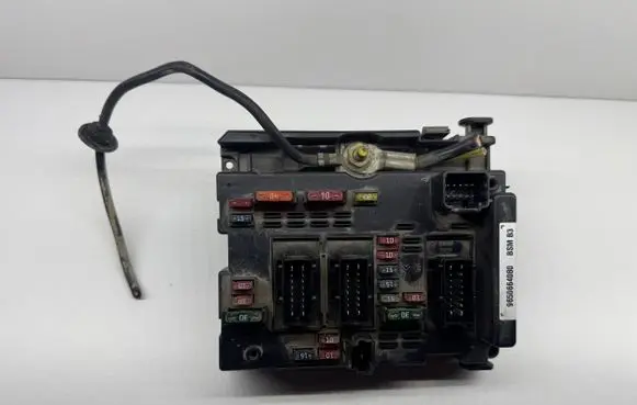 Peugeot 207 Fuse module 9650664080