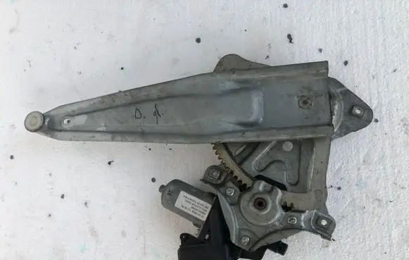 Toyota Verso Rear door window regulator motor 698300F040 977555106
