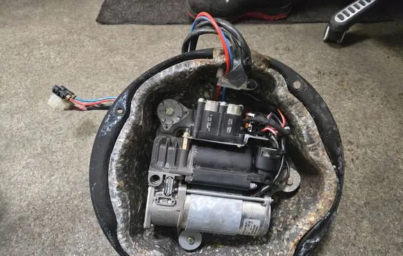 BMW 5 E39 Air suspension compressor/pump 37221092349 4154034000