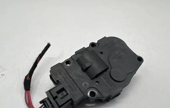 Porsche Macan (95B) Air flap motor/actuator K9749007