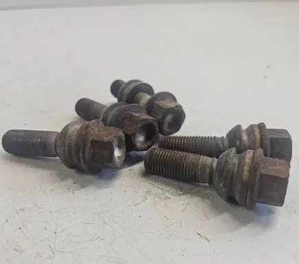 Audi Q7 4L Nuts/bolts 
