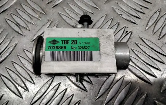 Volvo V70 Air conditioning (A/C) expansion valve 326527 7036866