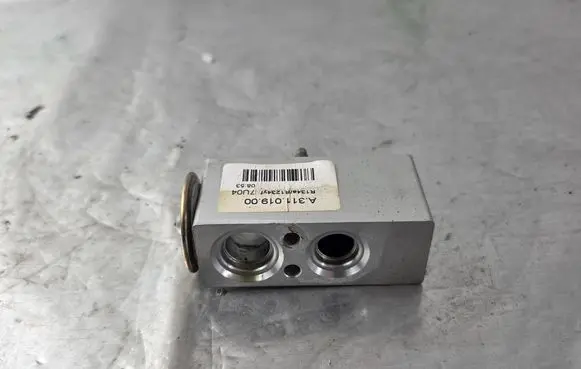 Peugeot 3008 II Air conditioning (A/C) expansion valve A31101900