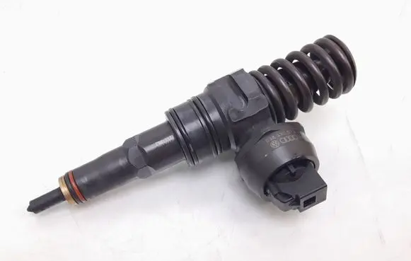 Volkswagen Golf V Fuel injector 038130073AG 0414720215