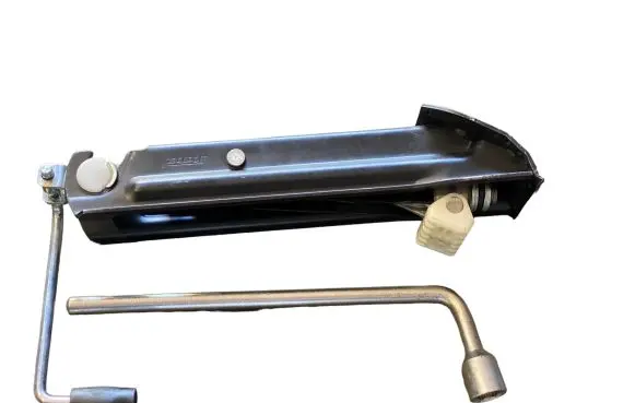 Mercedes-Benz CLS C219 Lift Jack 