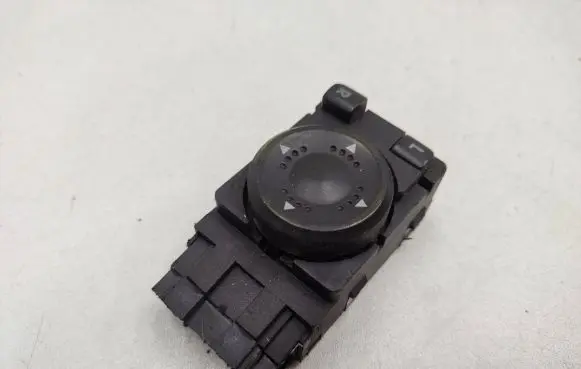Volkswagen PASSAT B5 Wing mirror switch 3B1959565B PA66GF30