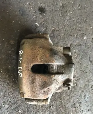 Volkswagen PASSAT B5 Front brake caliper