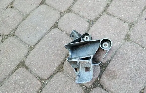 Opel Corsa E Gear shift cable bracket 55498849