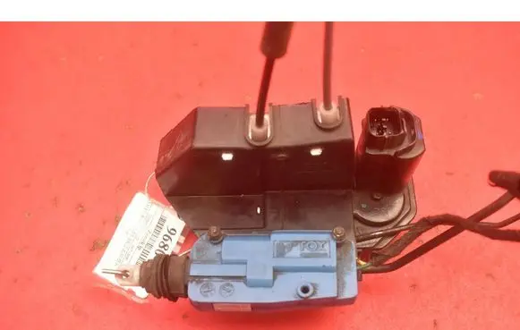 Hyundai i10 Front door lock