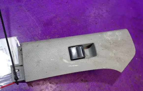 Toyota Yaris Quarter vent window switch 74231-0D090