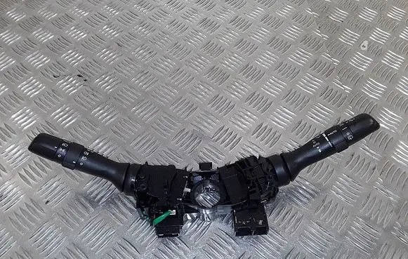 Wiper turn signal indicator stalk/switch