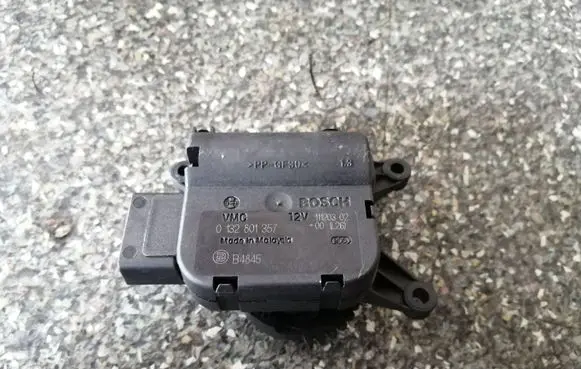 Volkswagen Polo Air flap motor/actuator 0132801357