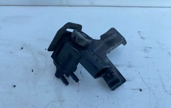 Volkswagen Tiguan Vacuum valve 