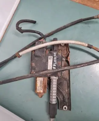 Opel Insignia A Rear brake EMF control unit/module 13310023