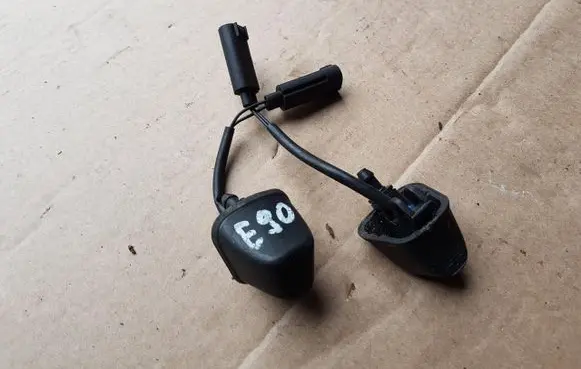 BMW 3 E90 E91 Windshield washer spray nozzle 