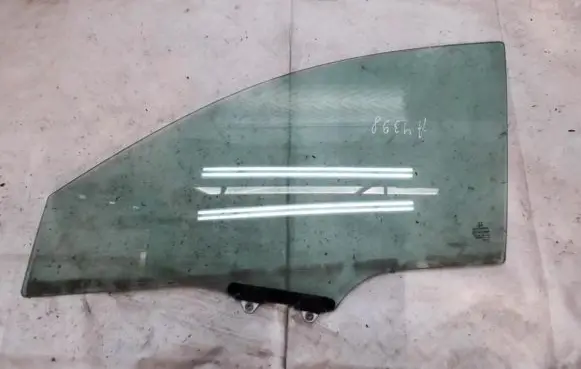 Honda CR-V Front door window glass four-door