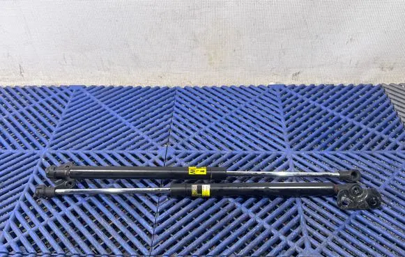 Lexus CT 200H Tailgate strut 6mc30twm0
