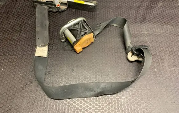 Nissan X-Trail T31 Front seatbelt 1036956 7601