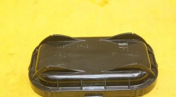 Headlight/headlamp dust cover