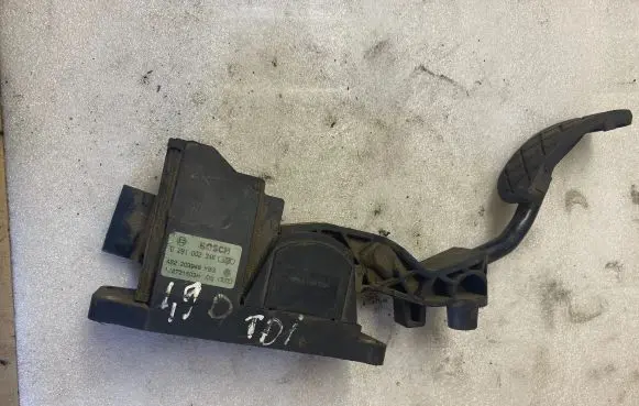 Volkswagen Golf IV Accelerator throttle pedal 1J2721503H 482203948 0281002346