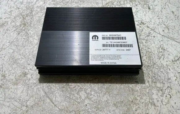 Dodge Challenger Sound amplifier 68303975AC 26777Y TE1AA3487E9807