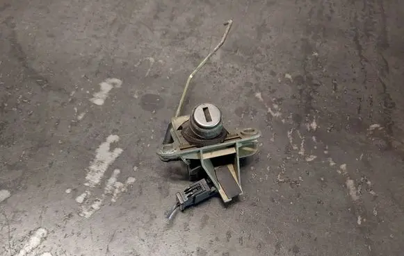 Tailgate/trunk/boot lock/catch/latch