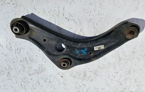 Nissan Qashqai Front lower control arm/wishbone 1321917B