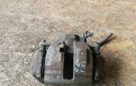 Mercedes-Benz C W203 Front brake caliper