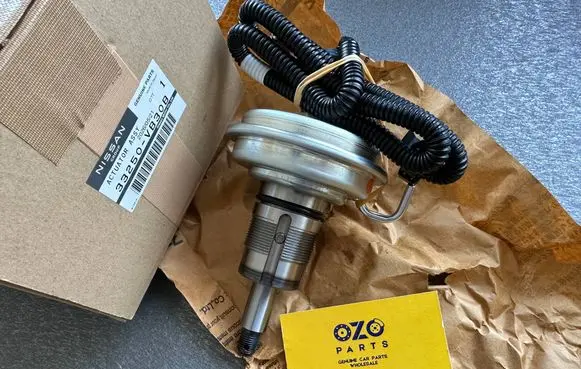 Nissan Patrol Y61 Differential lock switch 33250VB30B