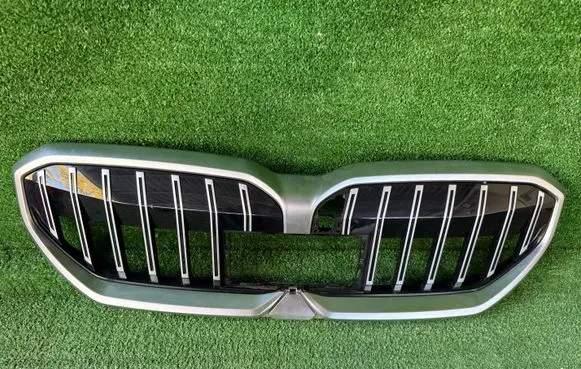 BMW 5 G60 G61 Front bumper upper radiator grill 5113185178