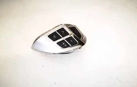 Steering wheel buttons/switches