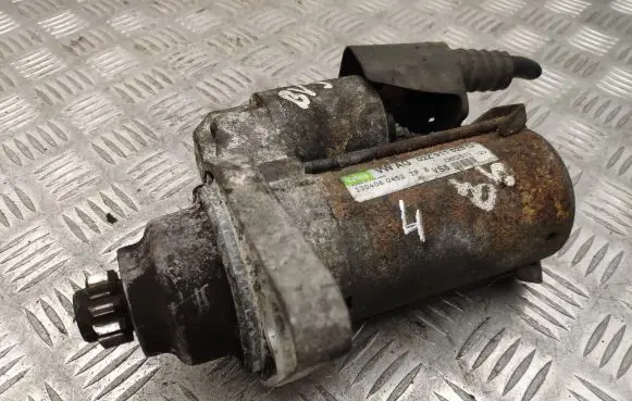 Volkswagen PASSAT B6 Starter motor 02Z911023G