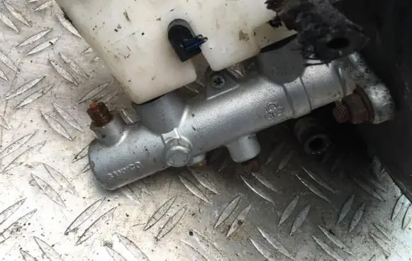 Mazda 323 Master brake cylinder