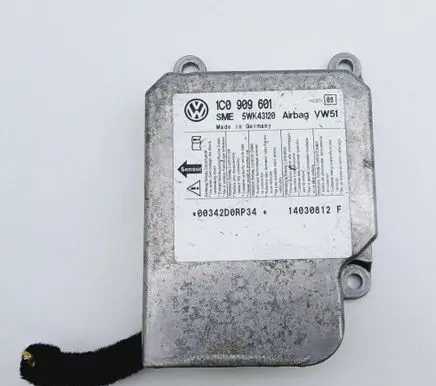 Skoda Octavia Mk1 (1U) Airbag control unit/module 1C0909601