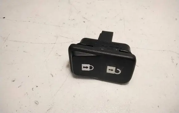 Volvo V50 Central locking switch button 30773333 03451510 30773334