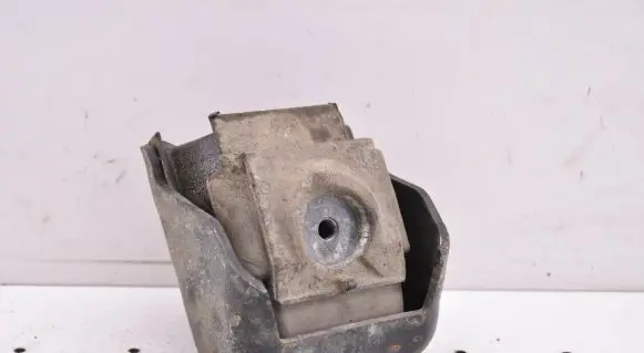 Mercedes-Benz Vito Viano W639 Engine mount bracket A906241