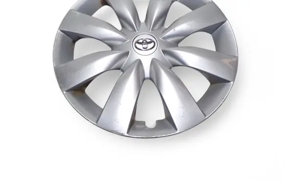 Toyota Avensis T250 R16 wheel hub/cap/trim 4260205100