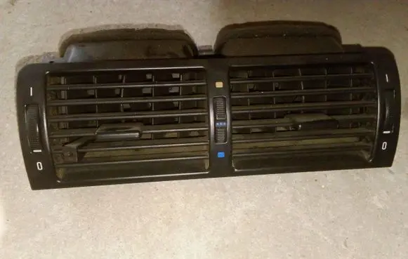 BMW 3 E46 Dash center air vent grill 8391179