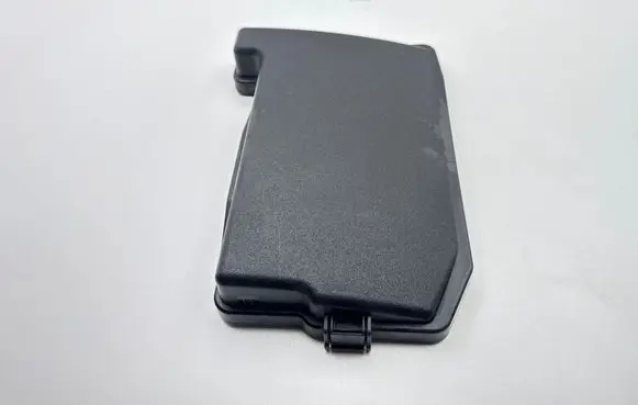 Toyota Prius+ (ZVW40) Fuse box cover 8266247210
