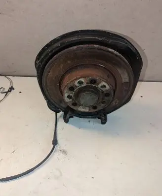 Volkswagen PASSAT B6 Rear wheel hub