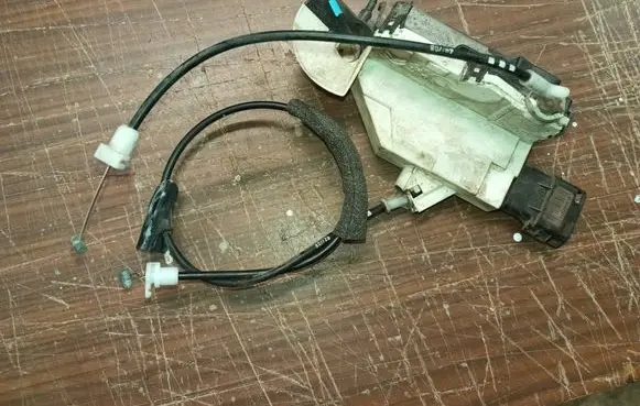 Peugeot 308 SW Front door lock 567148