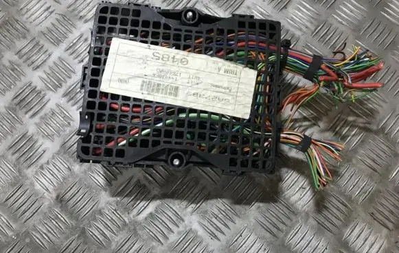 Ford Fusion Fuse box set 4n1t14401bfe 4n1t-14401-bfe