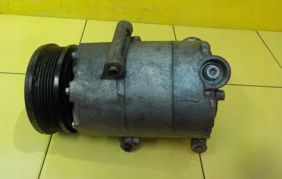 Volvo S60 Air conditioning (A/C) compressor (pump) 31332616 B4164T3
