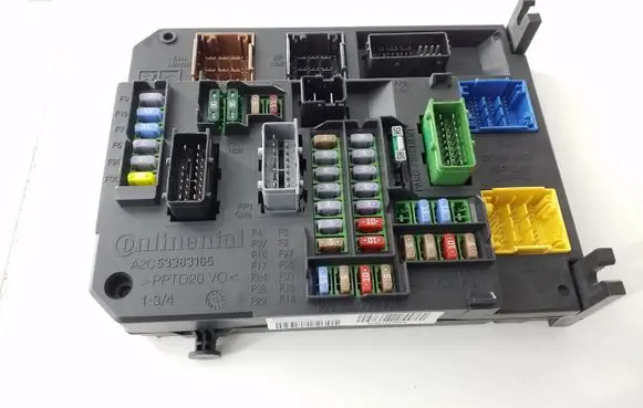 Peugeot 508 Fuse module 9664992380